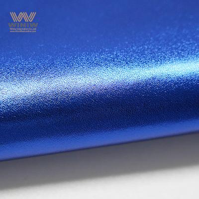 ليس من السهل تشويه الجلد الصناعي لقفازات الملاكمة